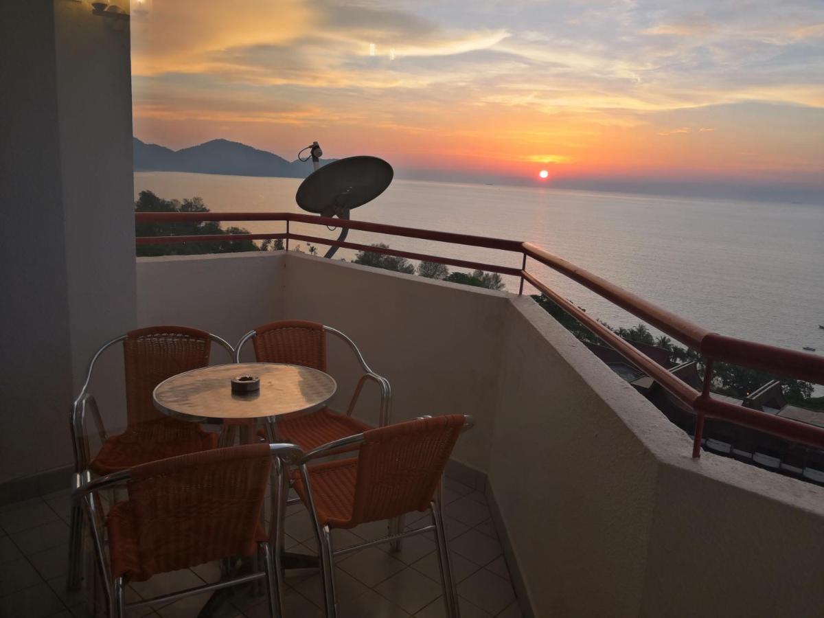 Green Ocean Seaview Apartment Batu Feringgi Exteriör bild