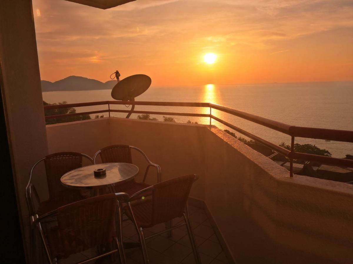 Green Ocean Seaview Apartment Batu Feringgi Exteriör bild