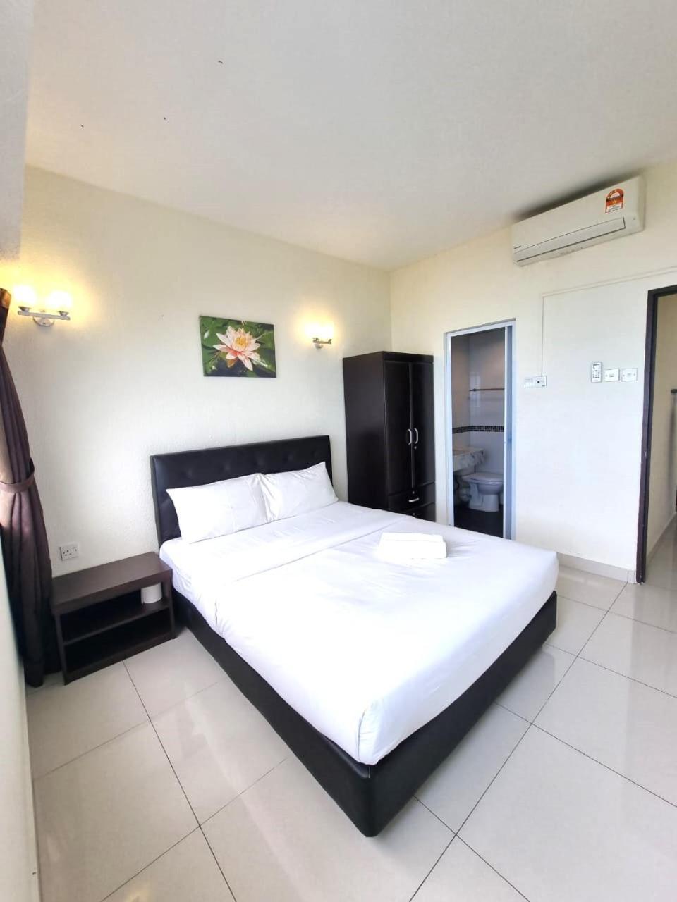 Green Ocean Seaview Apartment Batu Feringgi Exteriör bild