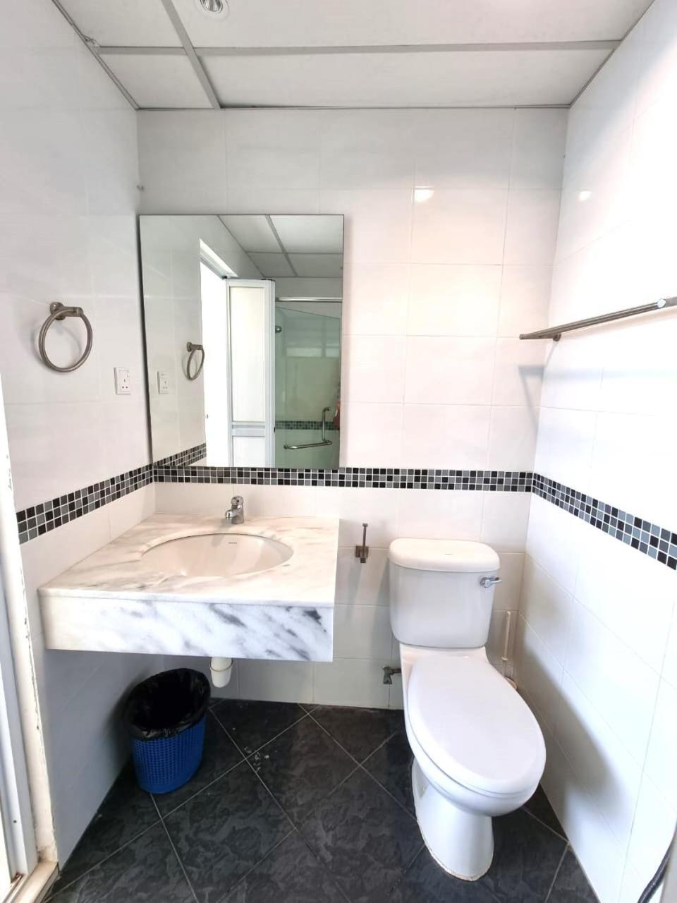 Green Ocean Seaview Apartment Batu Feringgi Exteriör bild