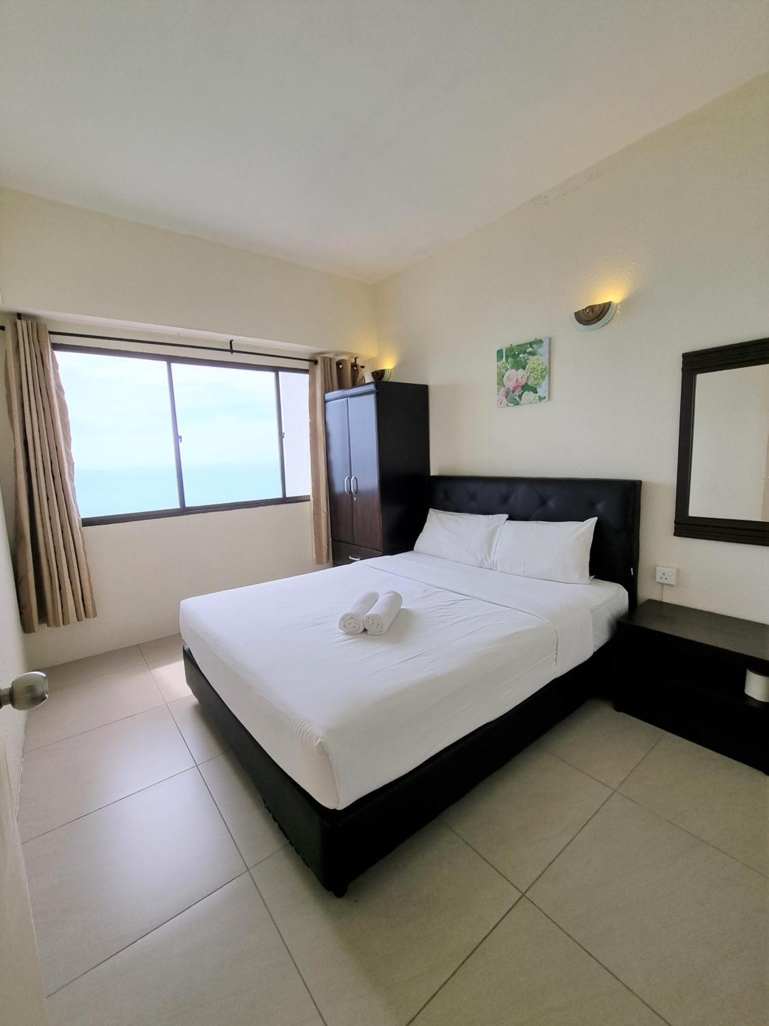 Green Ocean Seaview Apartment Batu Feringgi Exteriör bild