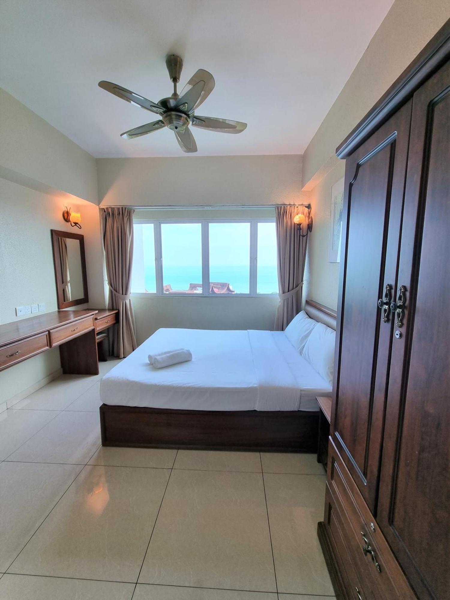 Green Ocean Seaview Apartment Batu Feringgi Exteriör bild