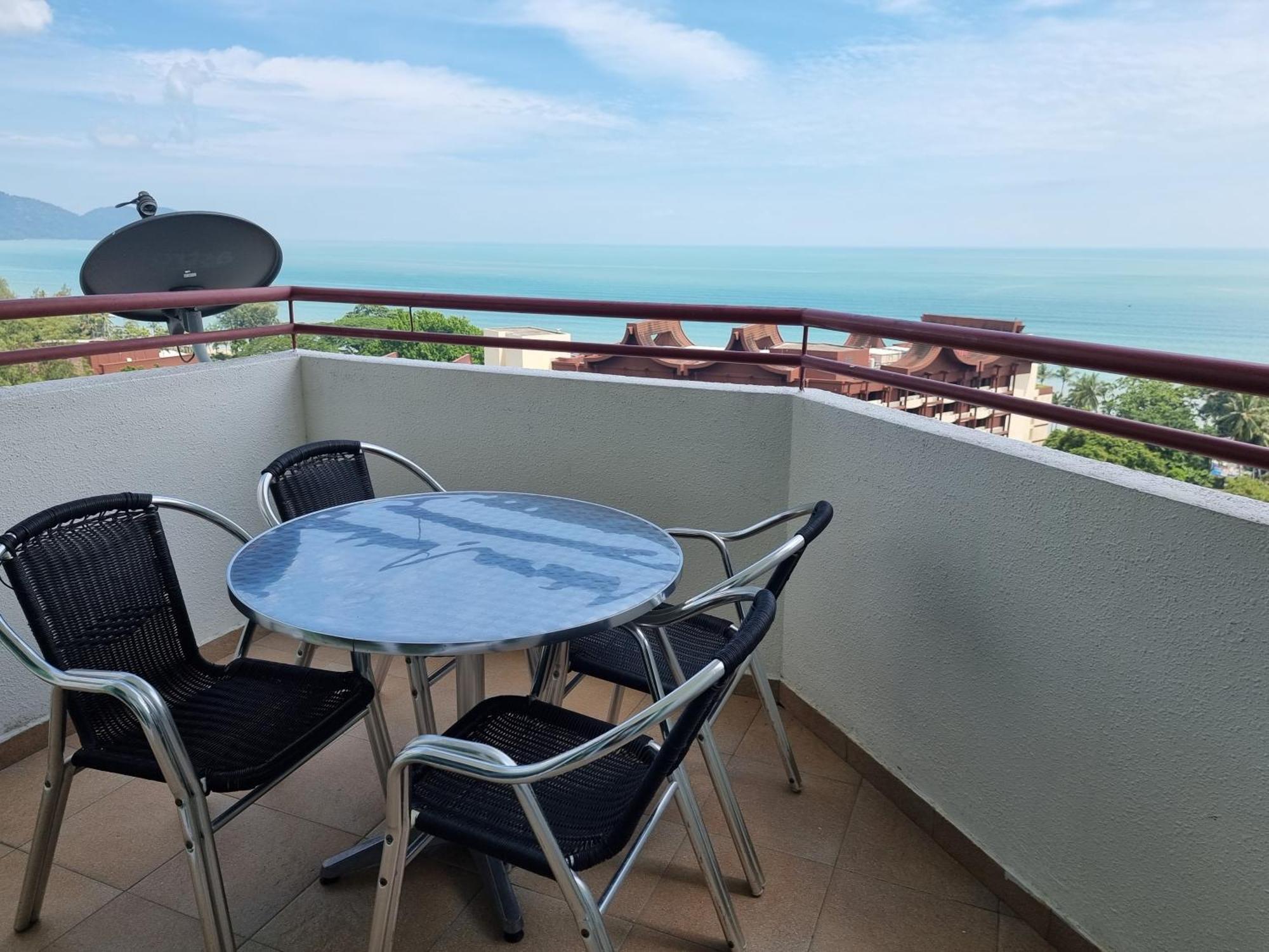 Green Ocean Seaview Apartment Batu Feringgi Exteriör bild