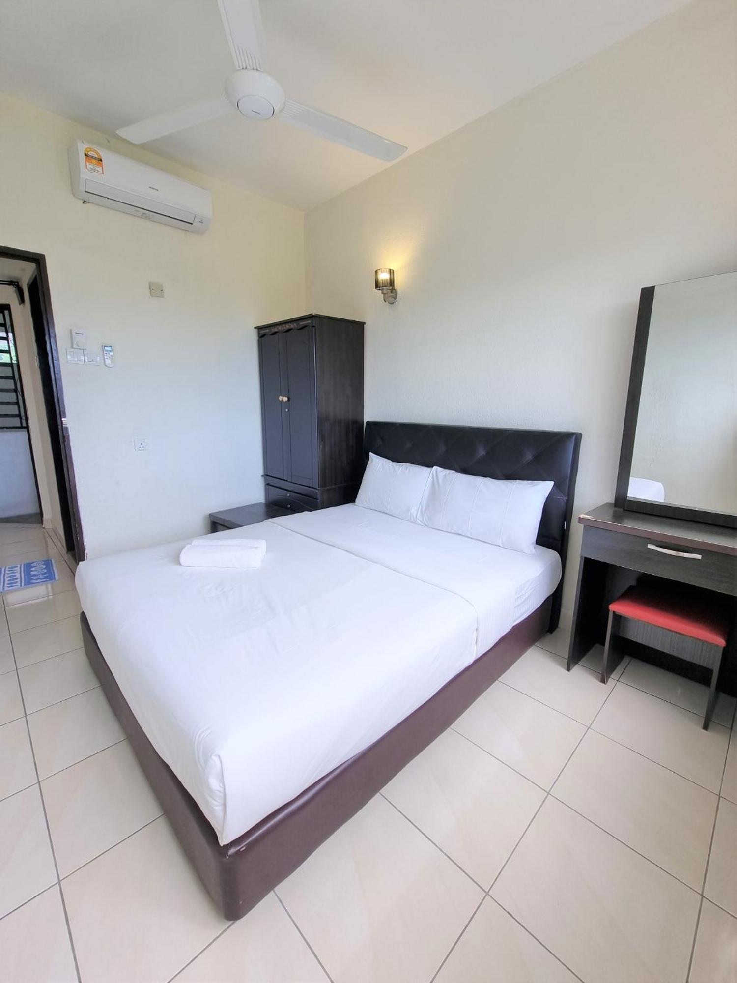 Green Ocean Seaview Apartment Batu Feringgi Exteriör bild