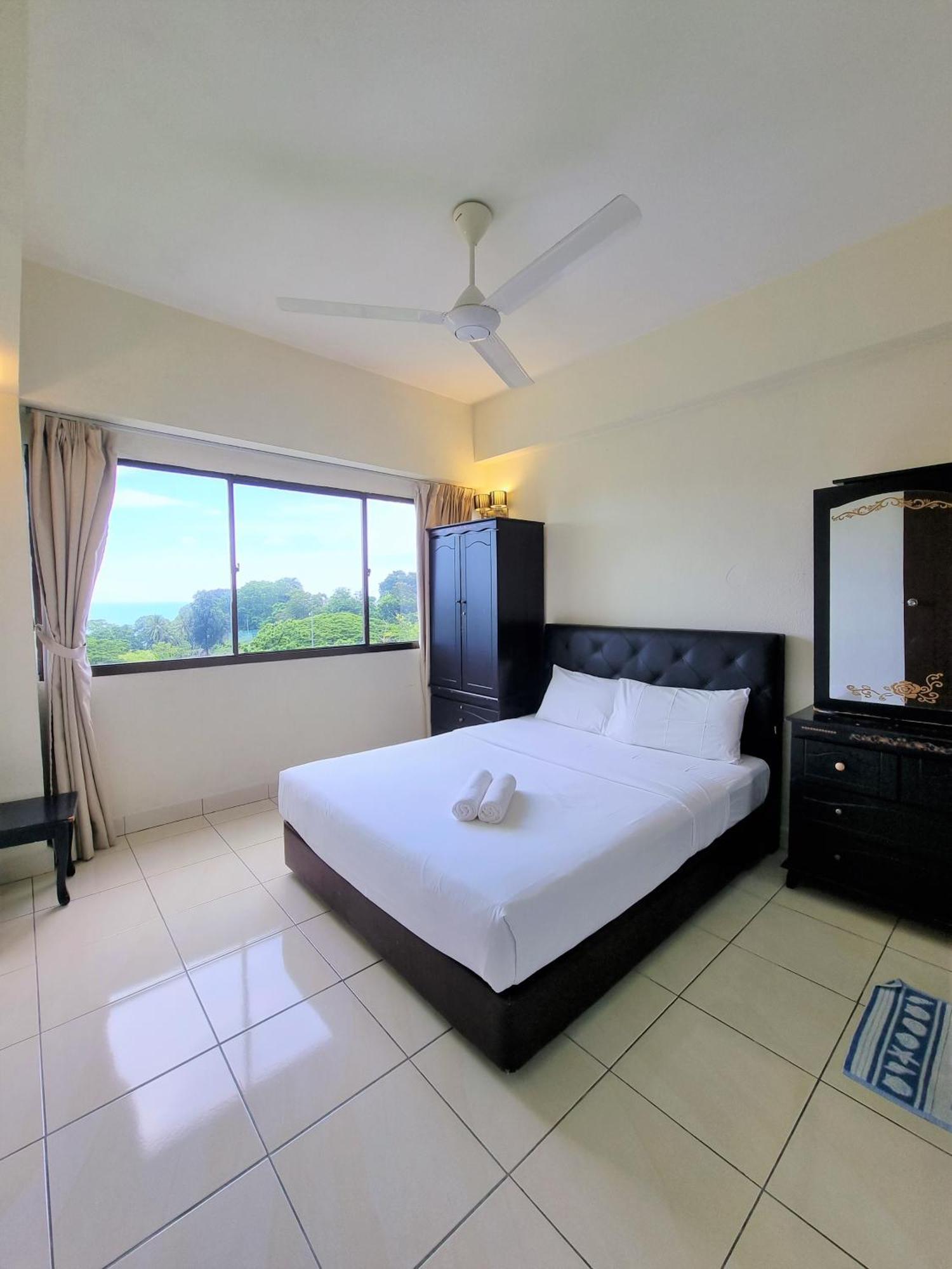 Green Ocean Seaview Apartment Batu Feringgi Exteriör bild
