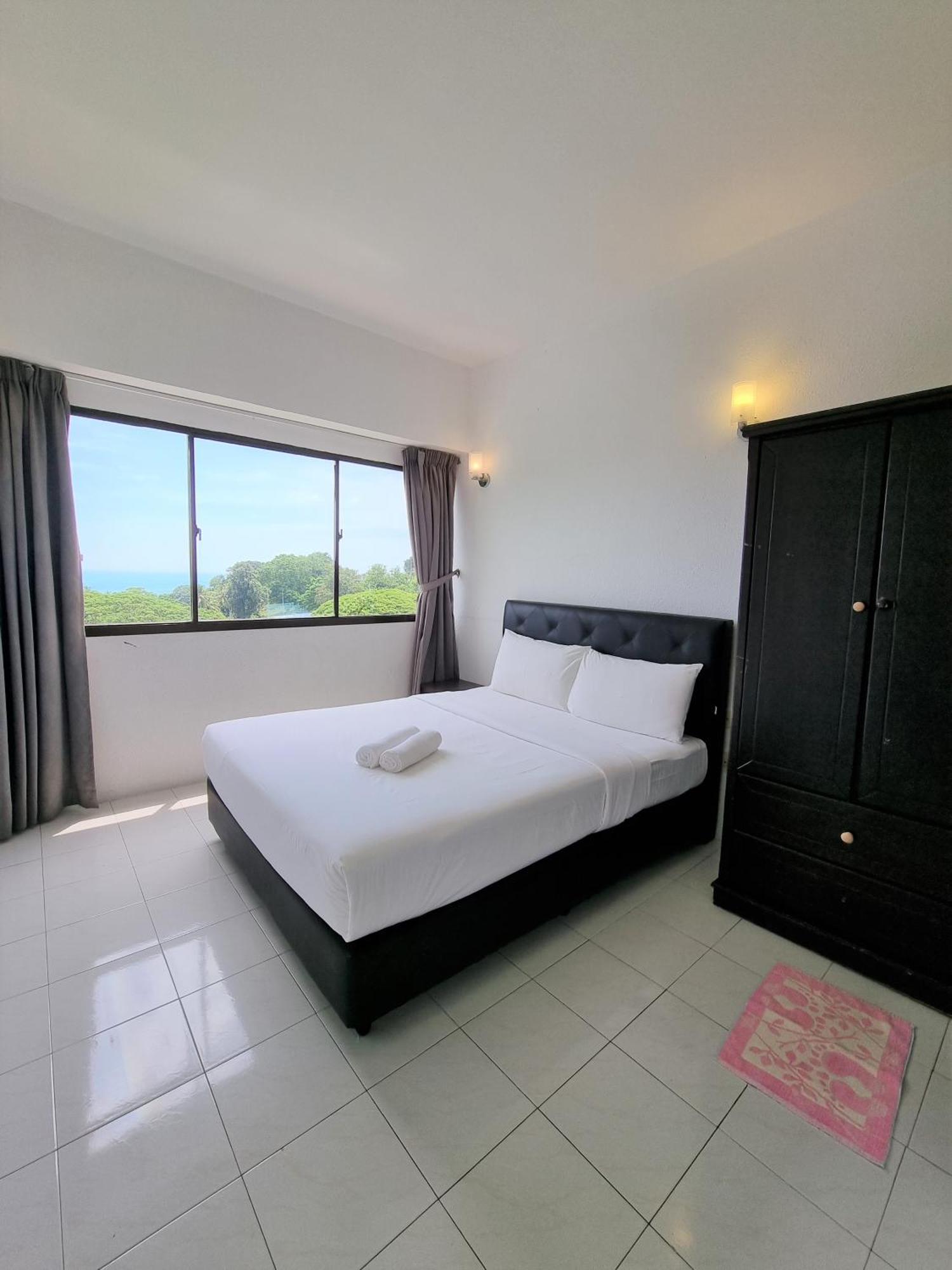 Green Ocean Seaview Apartment Batu Feringgi Exteriör bild