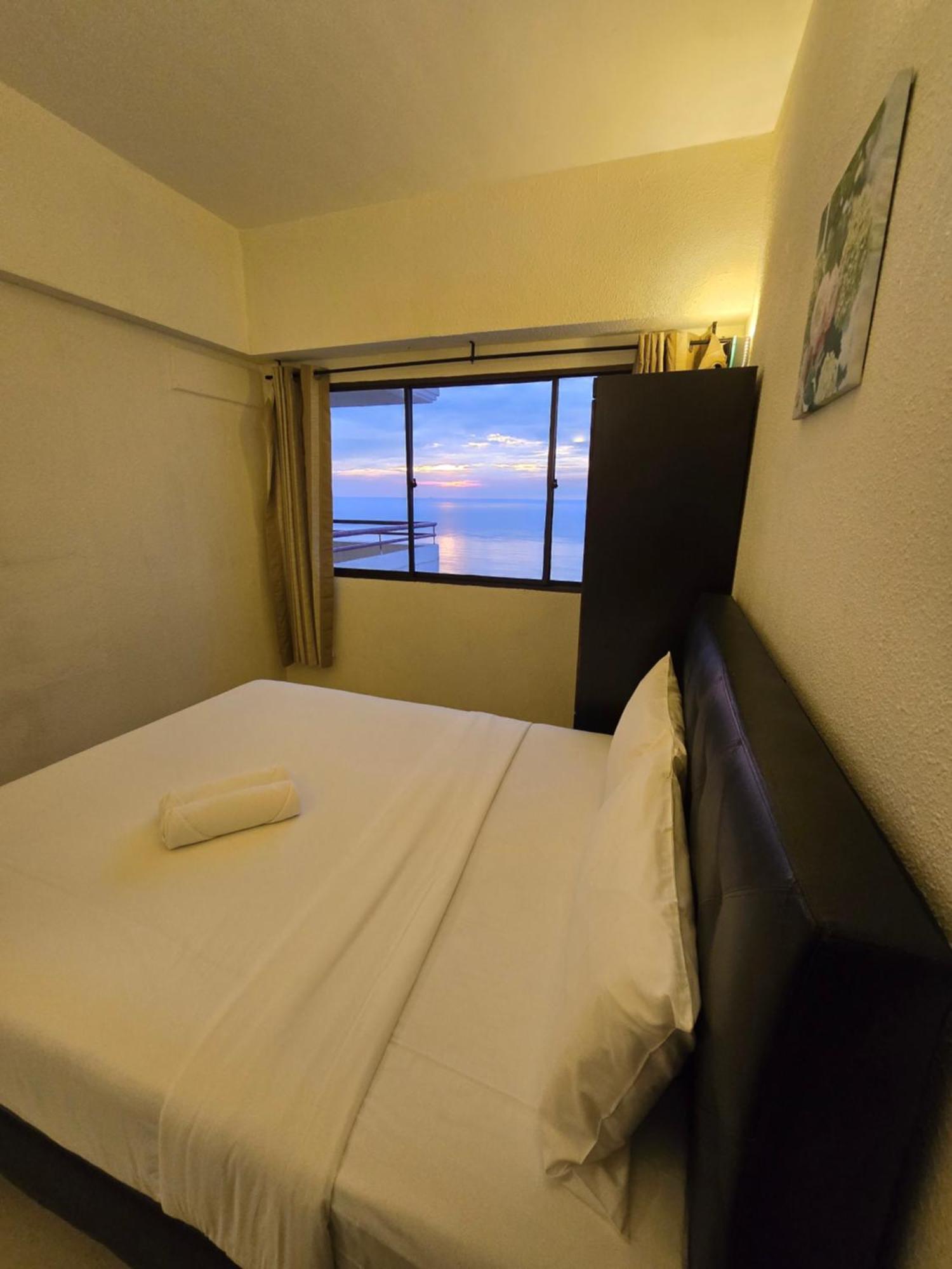 Green Ocean Seaview Apartment Batu Feringgi Exteriör bild