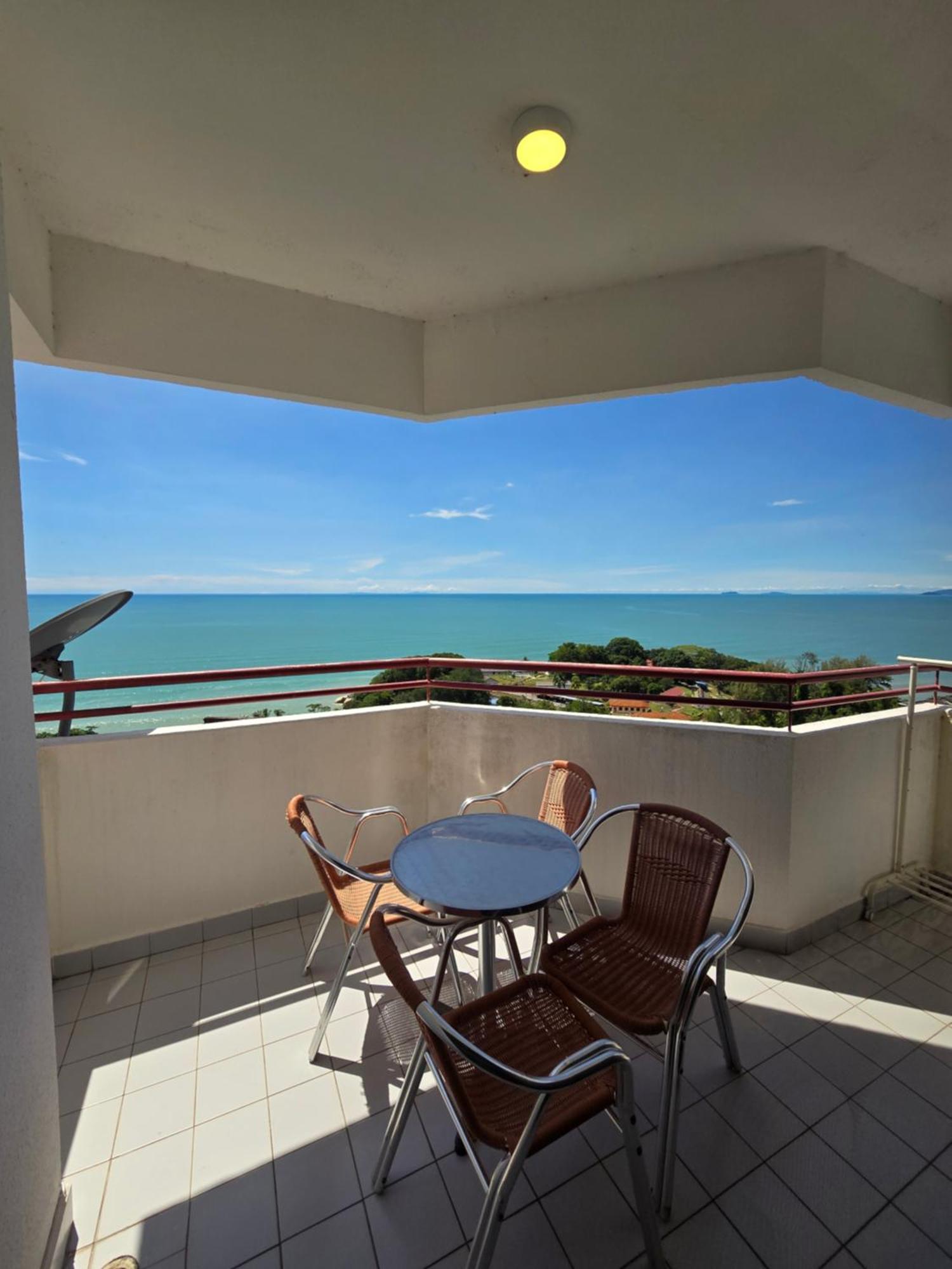 Green Ocean Seaview Apartment Batu Feringgi Exteriör bild