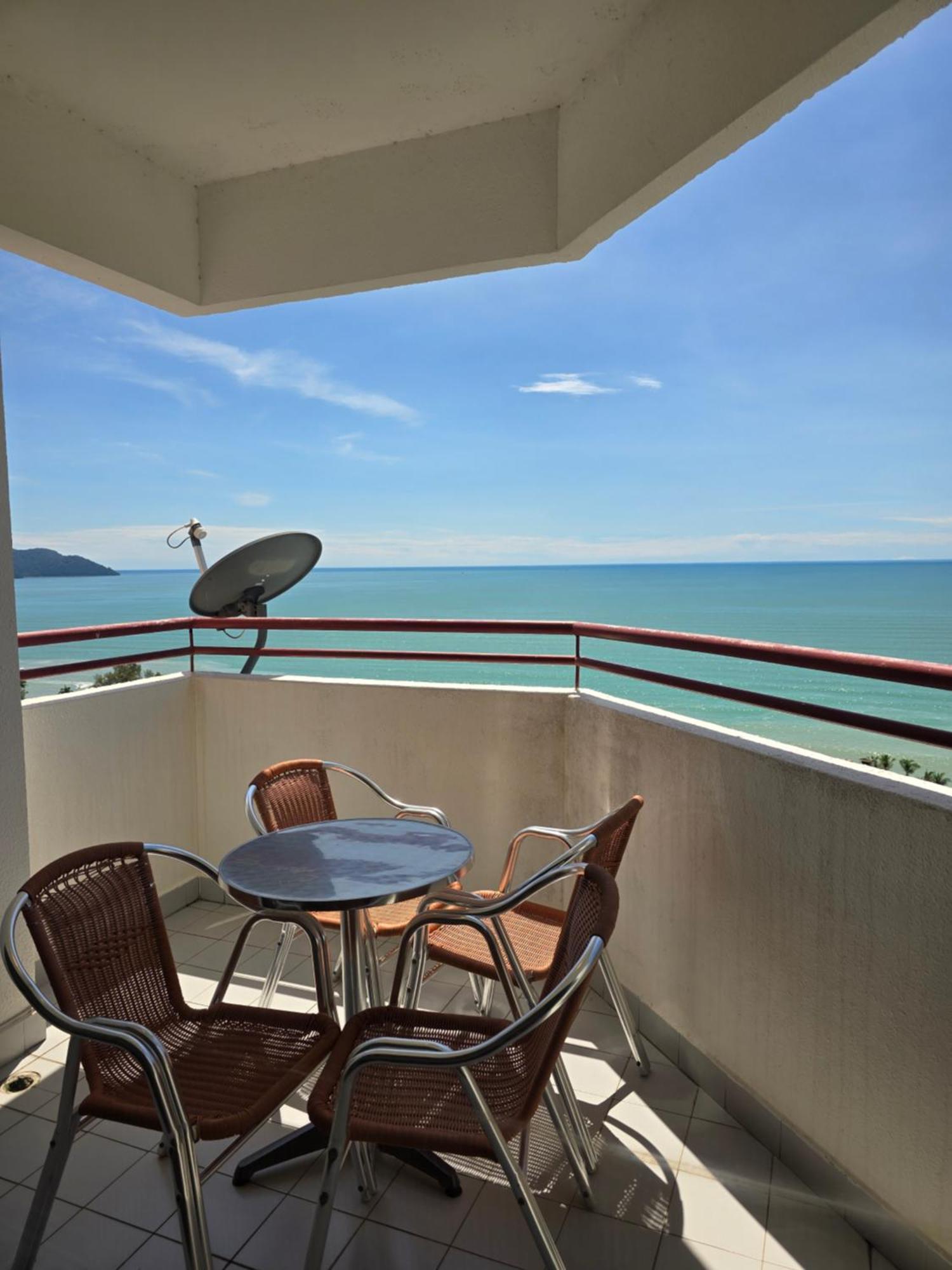 Green Ocean Seaview Apartment Batu Feringgi Exteriör bild