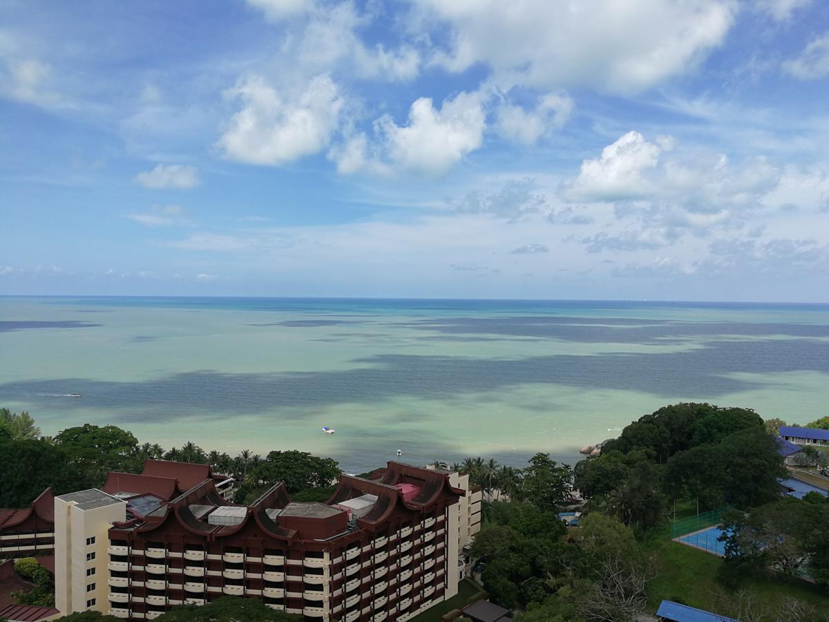 Green Ocean Seaview Apartment Batu Feringgi Exteriör bild